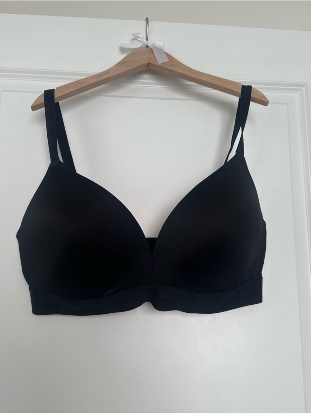 PINK Victoria's Secret Black Seamless Underwire T-Shirt Bra